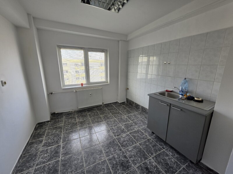 Calea Mosilor, 5 minute metrou Obor, stradal, vedere spate, bloc 1982,