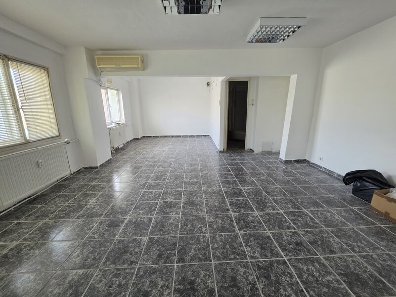 Calea Mosilor, 5 minute metrou Obor, stradal, vedere spate, bloc 1982,