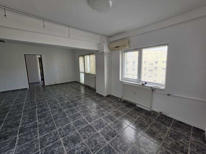 Calea Mosilor, 5 minute metrou Obor, stradal, vedere spate, bloc 1982,