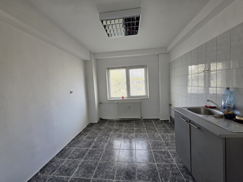 Calea Mosilor, 5 minute metrou Obor, stradal, vedere spate, bloc 1982,