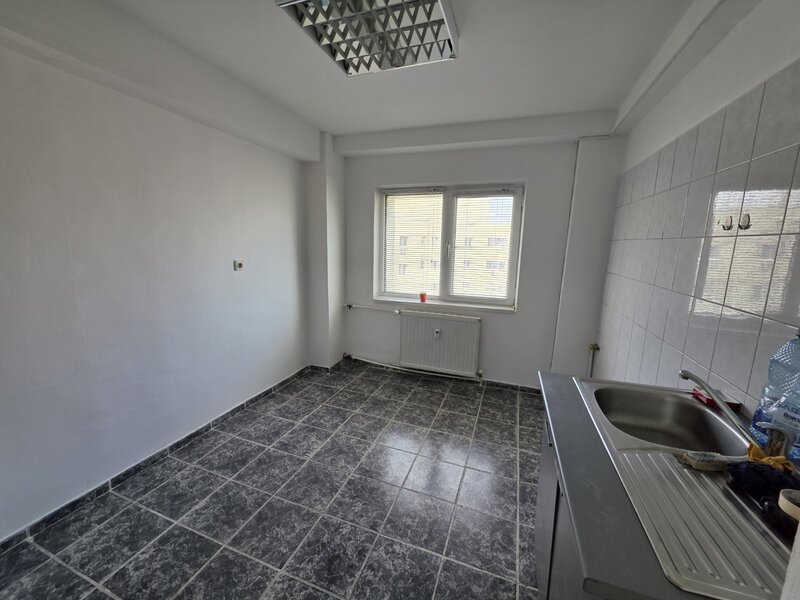 Calea Mosilor, 5 minute metrou Obor, stradal, vedere spate, bloc 1982,