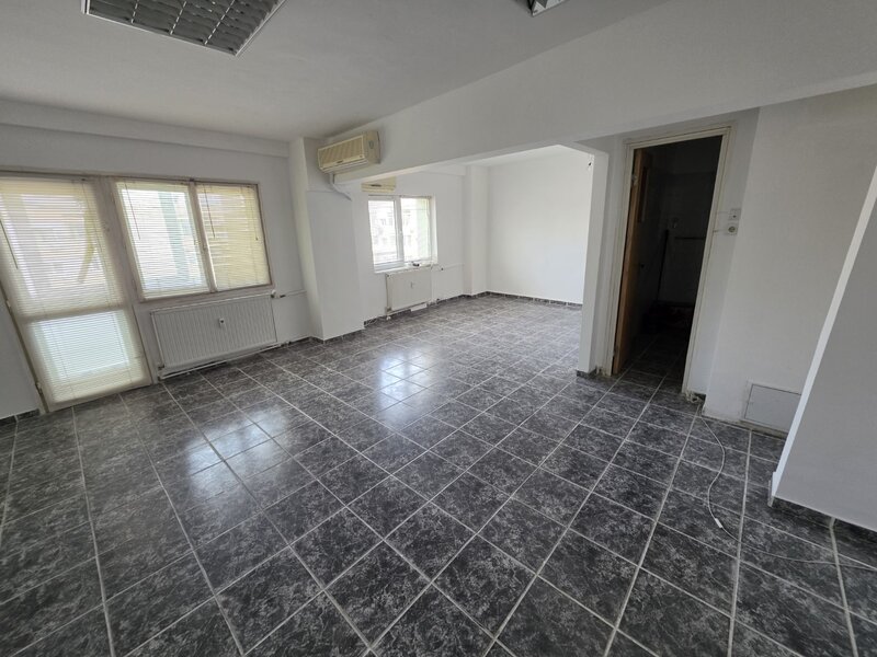 Calea Mosilor, 5 minute metrou Obor, stradal, vedere spate, bloc 1982,