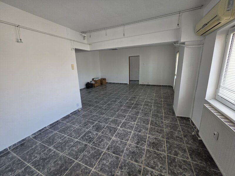 Calea Mosilor, 5 minute metrou Obor, stradal, vedere spate, bloc 1982,