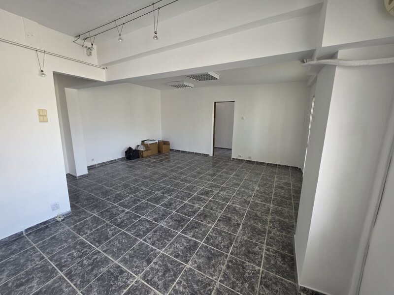 Calea Mosilor, 5 minute metrou Obor, stradal, vedere spate, bloc 1982,